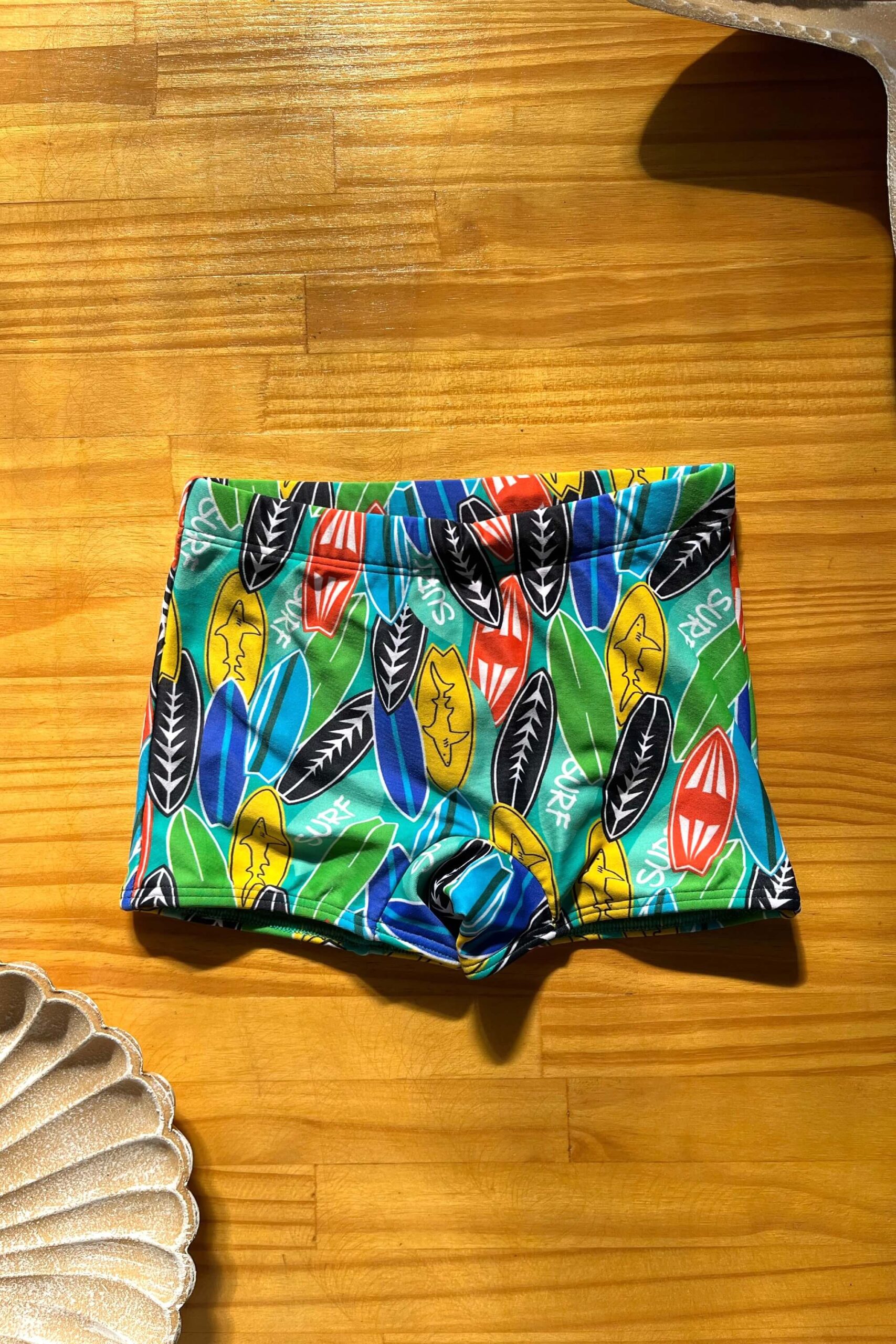 Sunga Infantil Surf Tecido: Sensitel Sun Composição: 84% Poliamida e 16% Elastano. Coleção: Verão 2024 Disponível nos tamanhos: PP P M G Feito no Brasil