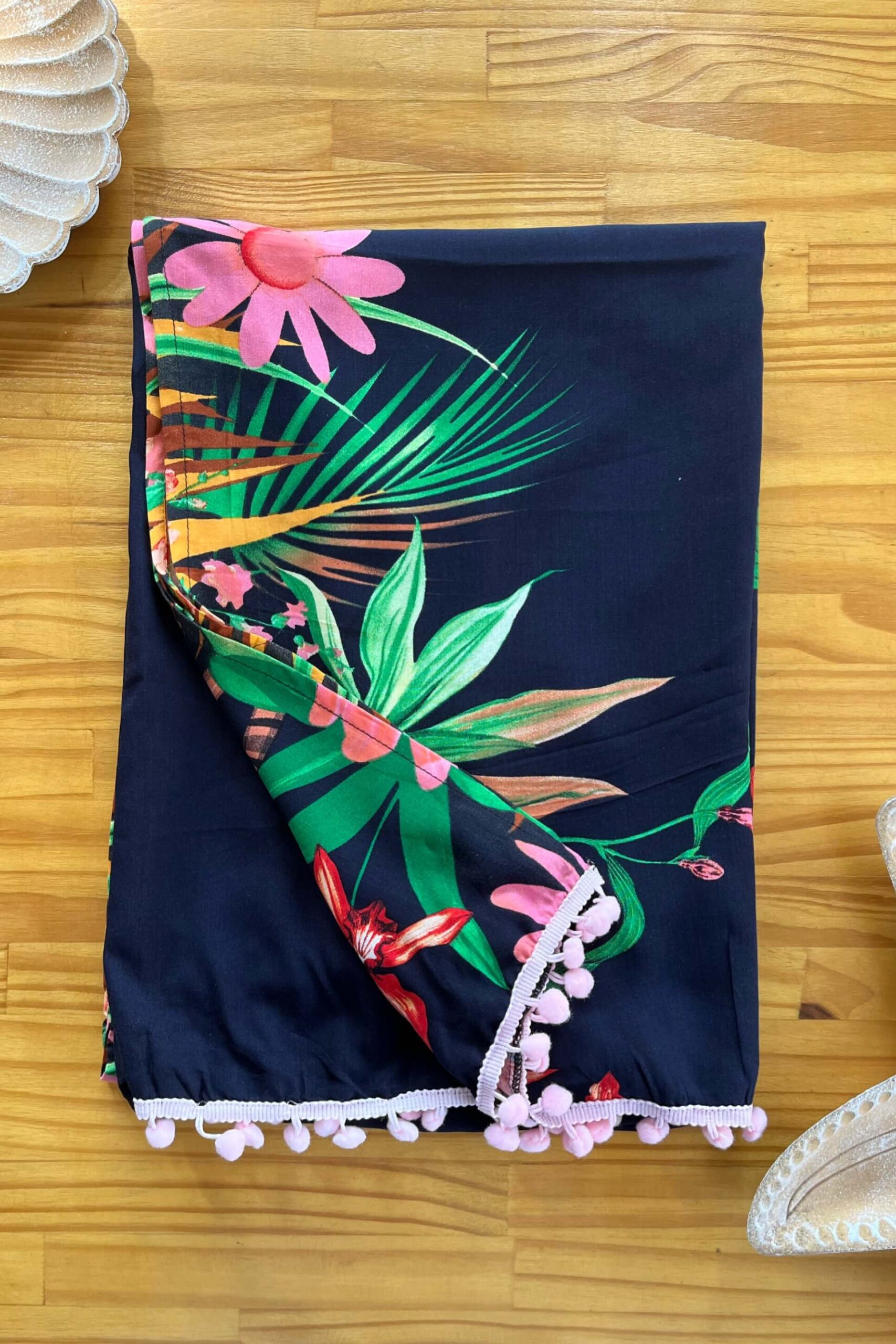 Canga c/ Pompom Viscose Estampa Preta 2